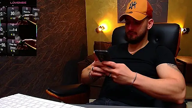 Snapshot of MatiasDean chatting on October 6, 4:46 am MatiasDean online show from October 6, 4:46 am