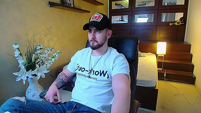 Snapshot of MatiasDean chatting on March 14, 8:53 am MatiasDean online show from March 14, 8:53 am