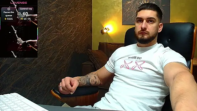 Snapshot of MatiasDean chatting on September 27, 4:40 am MatiasDean online show from September 27, 4:40 am