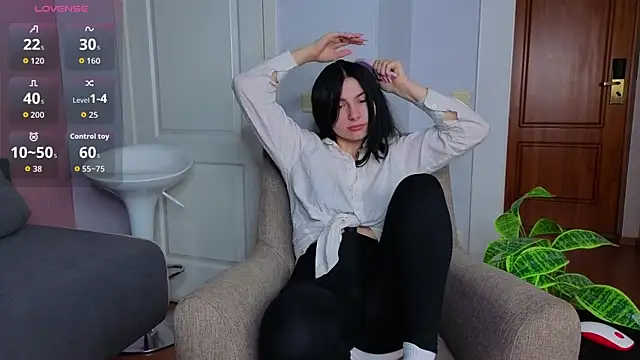 Charlotte Woods online show from November 11, 4:18 am