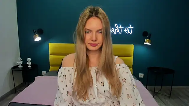 EvelineAmore online show from April 28, 8:41 am