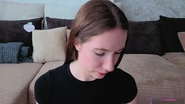 Kira mindnes online show from May 18, 6:40 am