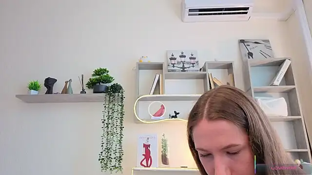 Snapshot of Kira_mindnes chatting on July 16, 6:10 am Kira mindnes online show from July 16, 6:10 am