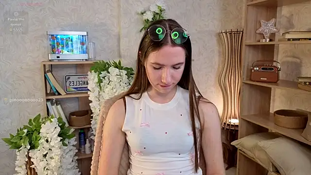 Kira mindnes online show from September 18, 6:16 am