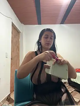 Snapshot of roldanmary chatting on February 9, 3:48 am roldanmary online show from February 9, 3:48 am