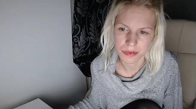 Snapshot of ElssaRush chatting on March 9, 12:21 am ElssaRush online show from March 9, 12:21 am