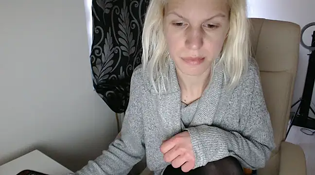 Snapshot of ElssaRush chatting on March 9, 6:39 am ElssaRush online show from March 9, 6:39 am