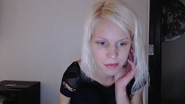 Snapshot of ElssaRush chatting on October 6, 1:45 pm ElssaRush online show from October 6, 1:45 pm