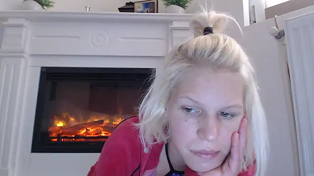 Snapshot of ElssaRush chatting on October 18, 10:50 am ElssaRush online show from October 18, 10:50 am