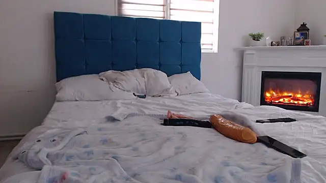 ElssaRush online show from October 28, 1:43 pm