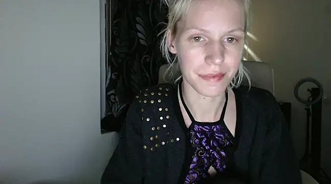 Snapshot of ElssaRush chatting on March 17, 12:53 am ElssaRush online show from March 17, 12:53 am