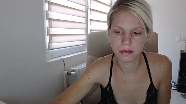 Snapshot of ElssaRush chatting on September 22, 5:24 am ElssaRush online show from September 22, 5:24 am
