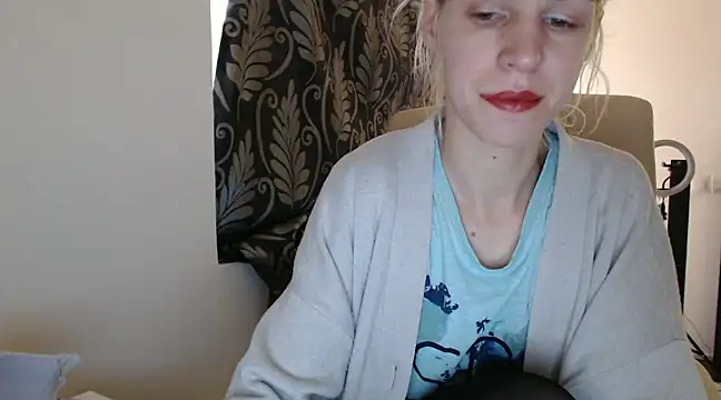 Snapshot of ElssaRush chatting on March 16, 9:49 am ElssaRush online show from March 16, 9:49 am