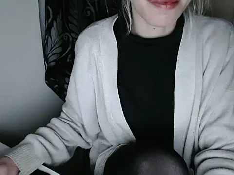 Snapshot of ElssaRush chatting on March 19, 12:37 am ElssaRush online show from March 19, 12:37 am
