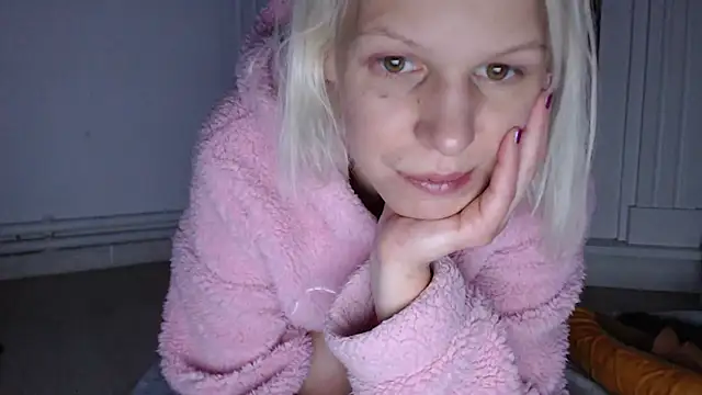 ElssaRush online show from November 16, 5:01 am