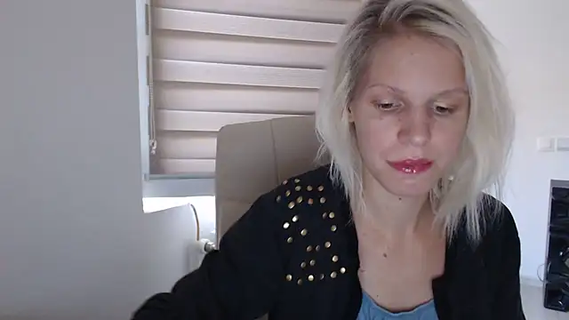 Snapshot of ElssaRush chatting on September 24, 5:47 am ElssaRush online show from September 24, 5:47 am