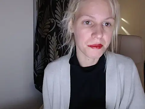 Snapshot of ElssaRush chatting on March 18, 6:17 pm ElssaRush online show from March 18, 6:17 pm