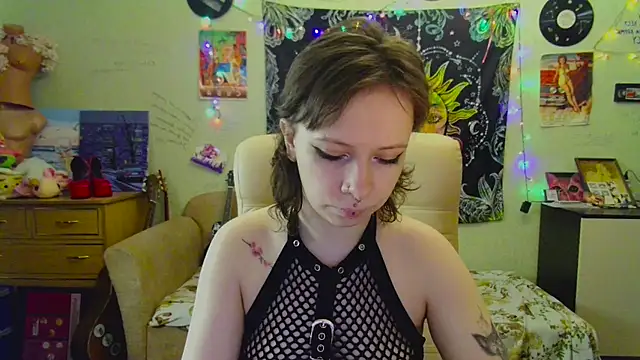 Snapshot of Lil_foxxx chatting on March 20, 2:32 pm Lil foxxx online show from March 20, 2:32 pm