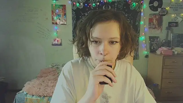 Snapshot of Lil_foxxx chatting on October 15, 12:35 pm Lil foxxx online show from October 15, 12:35 pm