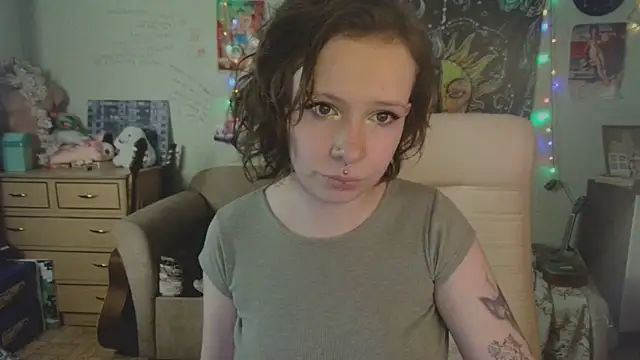 Snapshot of Lil_foxxx chatting on October 1, 12:53 pm Lil foxxx online show from October 1, 12:53 pm
