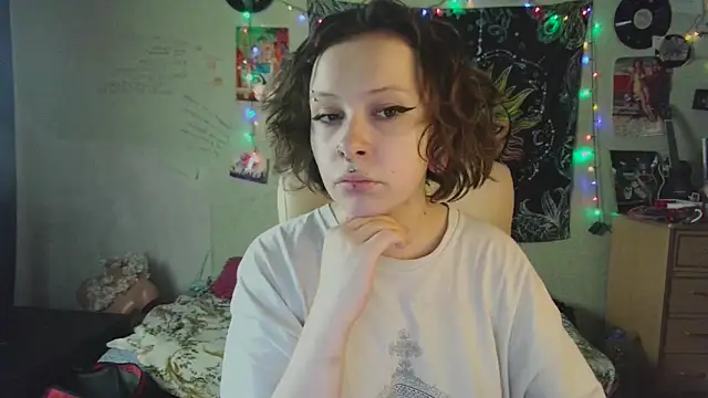 Snapshot of Lil_foxxx chatting on October 18, 11:23 am Lil foxxx online show from October 18, 11:23 am