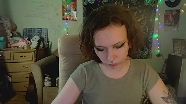 Snapshot of Lil_foxxx chatting on October 2, 11:02 am Lil foxxx online show from October 2, 11:02 am