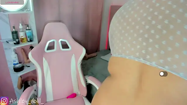 Snapshot of Ashley_dolll chatting on November 26, 9:04 pm Ashley dolll online show from November 26, 9:04 pm