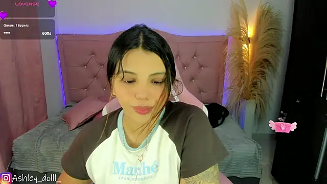Snapshot of Ashley_dolll chatting on June 10, 8:32 pm Ashley dolll online show from June 10, 8:32 pm