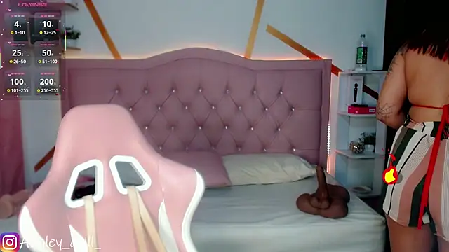 Snapshot of Ashley_dolll chatting on October 28, 9:03 pm Ashley dolll online show from October 28, 9:03 pm