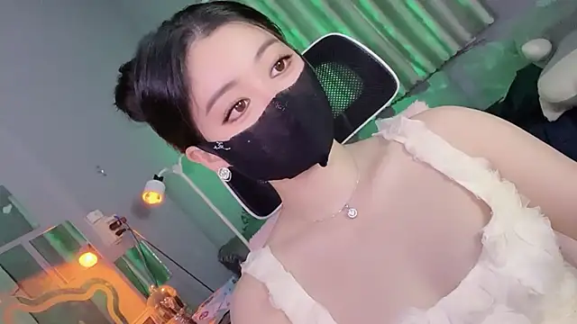 Snapshot of MI_KA22 chatting on October 3, 6:37 am MI KA22 online show from October 3, 6:37 am