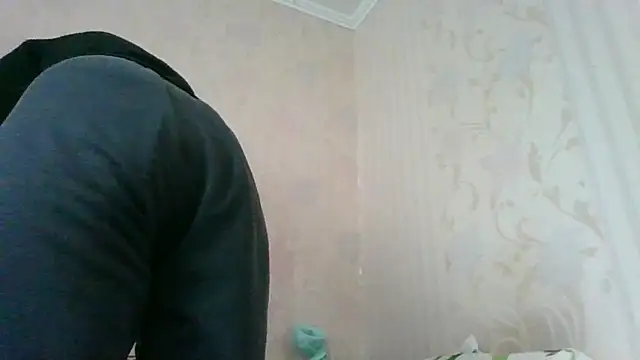 Snapshot of AliseWats chatting on October 15, 9:06 am AliseWats online show from October 15, 9:06 am