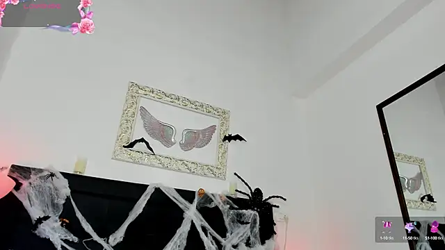 Snapshot of Lola_Blondie chatting on October 8, 12:17 pm Lola Blondie online show from October 8, 12:17 pm