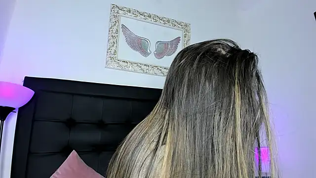 Snapshot of Lola_Blondie chatting on October 6, 12:17 pm Lola Blondie online show from October 6, 12:17 pm