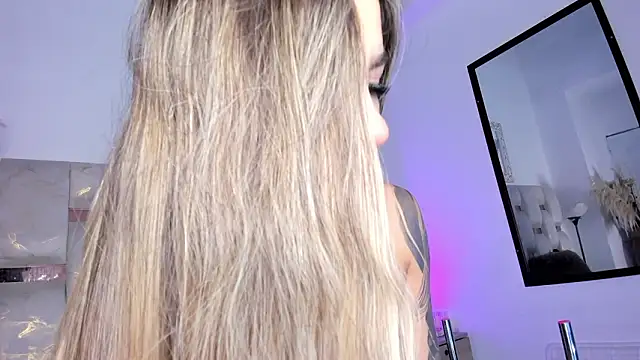 Lola Blondie online show from February 5, 11:39 am