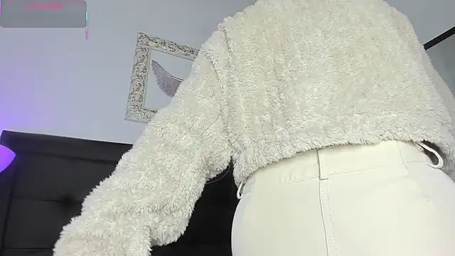 Snapshot of Lola_Blondie chatting on September 25, 12:00 pm Lola Blondie online show from September 25, 12:00 pm