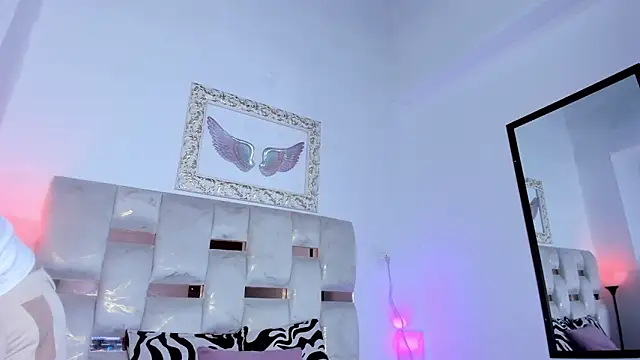 Lola Blondie online show from December 18, 1:15 pm