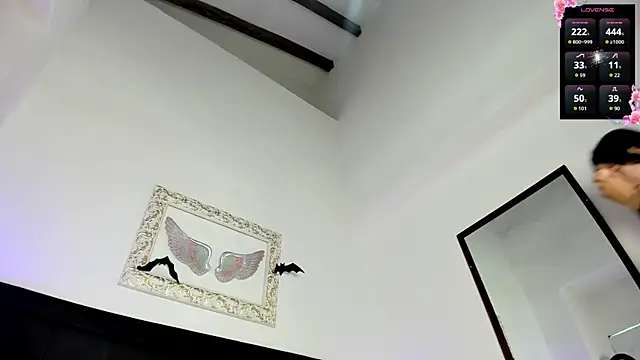 Snapshot of Lola_Blondie chatting on October 15, 12:13 pm Lola Blondie online show from October 15, 12:13 pm