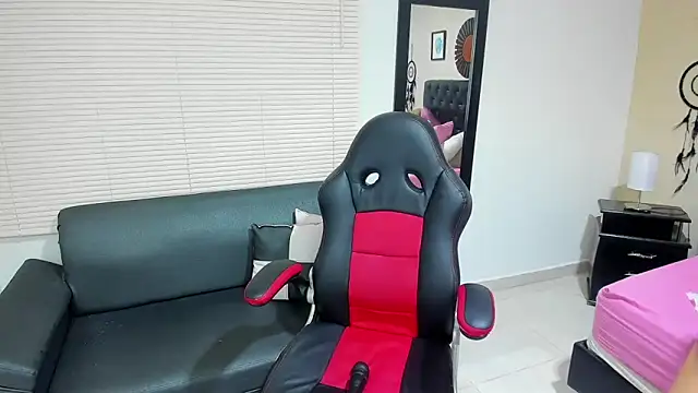 Snapshot of _LiilyWong chatting on November 29, 7:08 am LiilyWong online show from November 29, 7:08 am