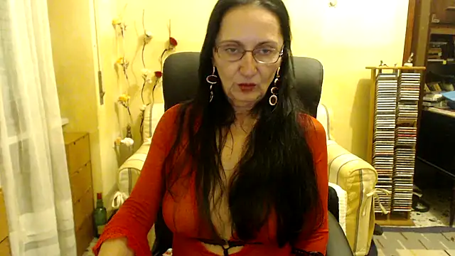 Snapshot of RobertaFox69 chatting on December 5, 8:17 pm RobertaFox69 online show from December 5, 8:17 pm