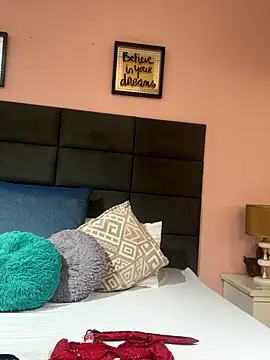 SophiaQueens online show from October 2, 8:01 pm