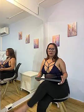 Snapshot of SophiaQueens chatting on June 19, 9:09 pm SophiaQueens online show from June 19, 9:09 pm