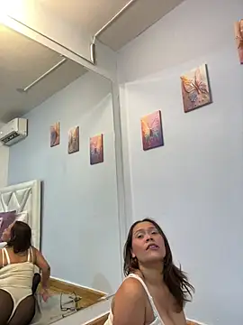 Snapshot of SophiaQueens chatting on June 1, 8:30 pm SophiaQueens online show from June 1, 8:30 pm