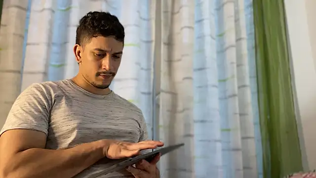 chicoinhibido online show from February 25, 11:15 pm