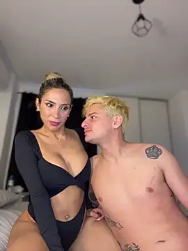 CarinaRose online show from April 8, 9:05 pm