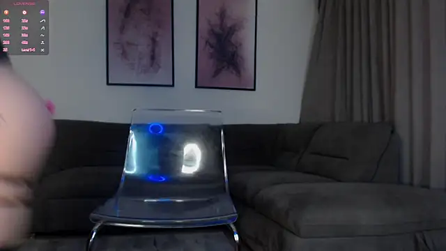 Snapshot of reinakylie chatting on November 17, 2:10 pm reinakylie online show from November 17, 2:10 pm