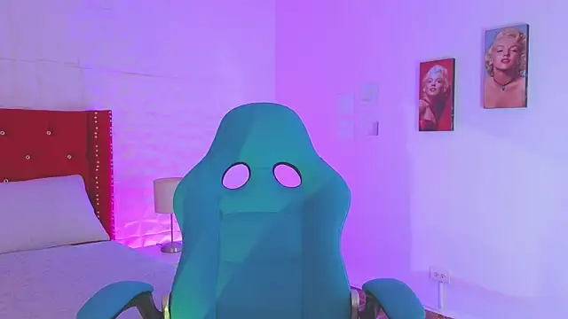 weet Evans    online show from October 21, 3:39 am