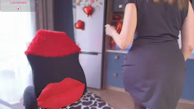 emlana online show from April 3, 1:17 pm