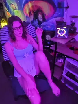 Snapshot of AlicePayne chatting on February 11, 5:18 am AlicePayne online show from February 11, 5:18 am