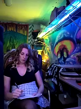 Snapshot of AlicePayne chatting on January 16, 5:11 am AlicePayne online show from January 16, 5:11 am