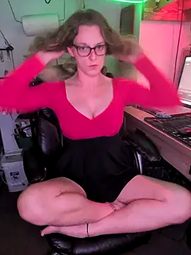 Snapshot of AlicePayne chatting on March 28, 5:41 am AlicePayne online show from March 28, 5:41 am